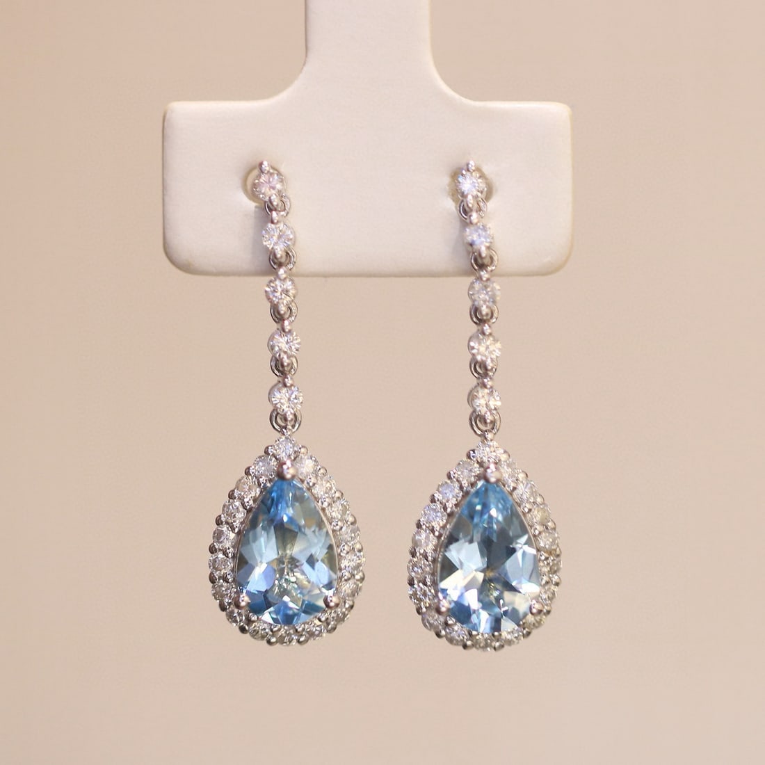 14k Gold 2.00 Ct Natural Aquamarine & Diamond Earrings: Ref:230957253 // gold content:14k gold // main gemstone:aquamarine // shape:pear // carat weight:2. 00ct // color:santa maria color // treatment:natural // // adjacent gemstone 2 : diamond //