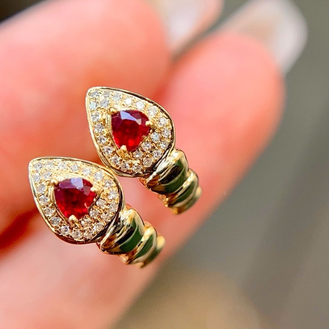 14k Gold 0.44 Ctw Natural Ruby & Diamond Earrings: Ref:230957259 // gold content:14k gold // main gemstone:ruby // shape:heart // carat weight:0. 30ct // color:pigeonblood red // treatment:natural // // adjacent gemstone 2 : diamond // shape:round //