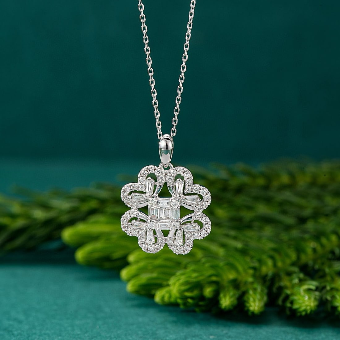 14k Gold 0.51 Ctw Natural H Diamond Pendant( Without Chain ): Ref:230958005 // gold content:14k gold // main gemstone:diamond // shape:baguette // carat weight:0. 26ct // clarity grade:vs-si // color:h // treatment:natural // // adjacent gemstone 2 : diamond //