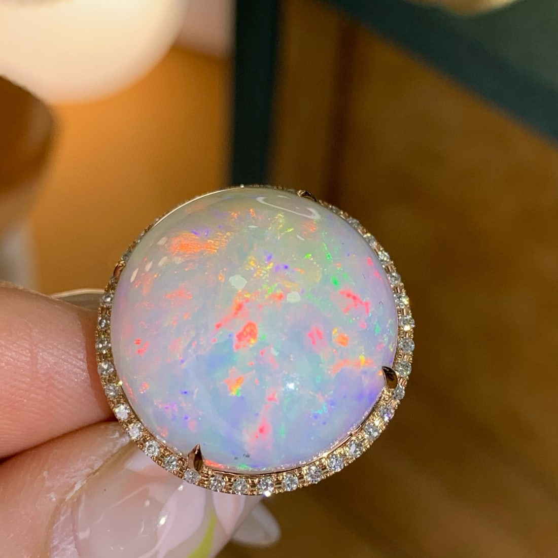 14k Gold 14.7 Ctw Natural Opal & Diamond Ring: Ref:230958018 // gold content:14k gold // ring size:7. 25us // // main gemstone:opal // shape:round // carat weight:14. 5ct // color:white // treatment:natural // cut grade:g // // adjacent