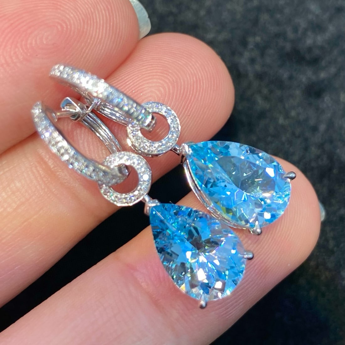 14k Gold 5.32 Ctw Natural Aquamarine & Diamond Earrings: Ref:230958021 // gold content:14k gold // main gemstone:aquamarine // shape:pear // carat weight:5. 08ct // color:santa maria color // treatment:natural // // adjacent gemstone 2 : diamond // shape:ro