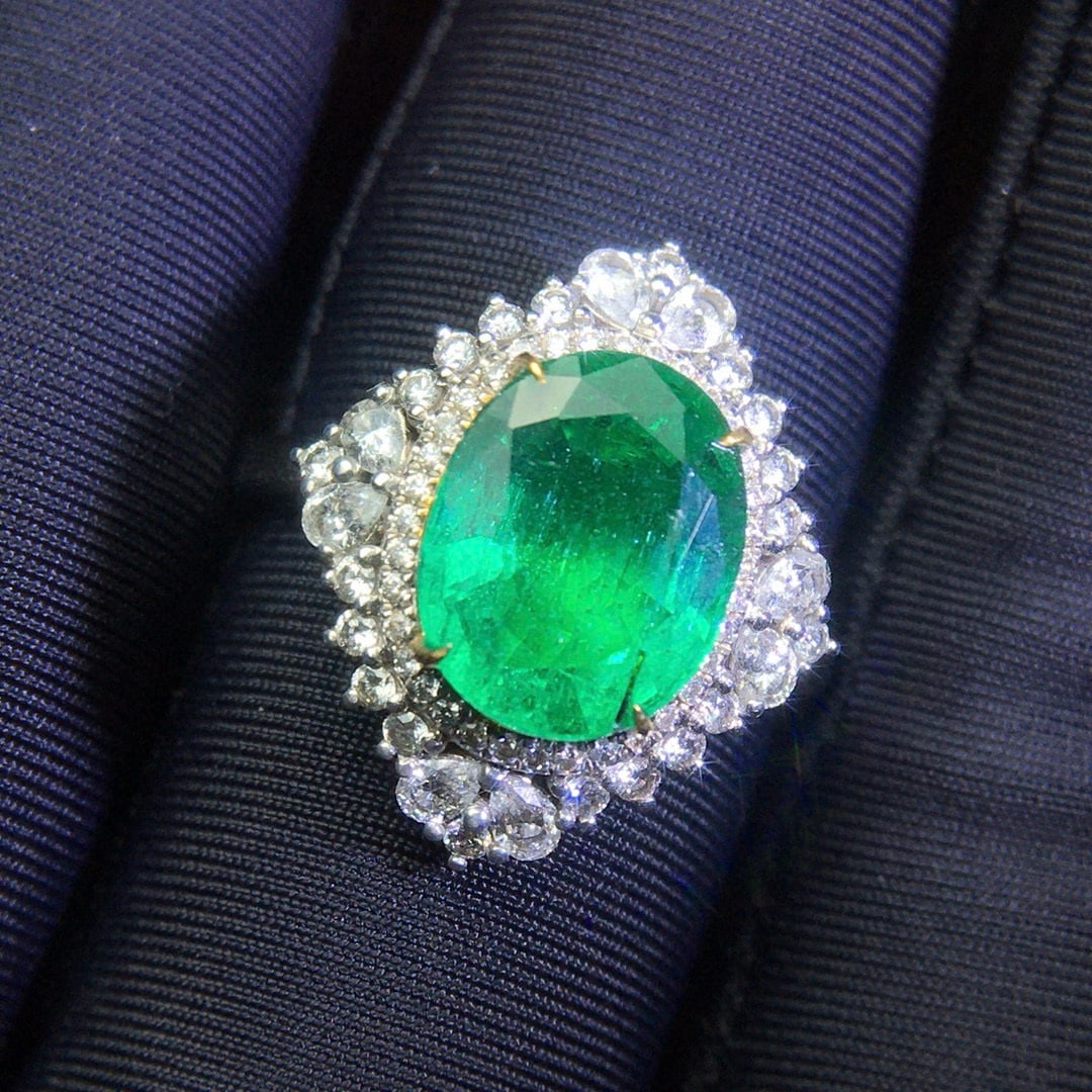 14k Gold 3.59 Ctw Vivid Green Natural Emerald & Diamond Ring: Ref:230958023 // gold content:14k gold // ring size:7. 25us // // main gemstone:emerald // shape:oval // carat weight:3. 15ct // color:vivid green // treatment:natural // // adjacent gemstone 2 :