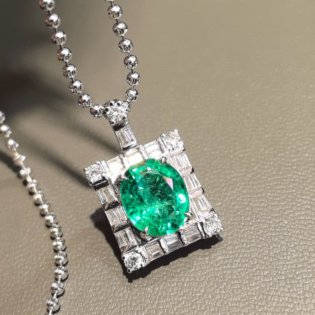 14k Gold 2.2 Ctw Vivid Green Natural Emerald & Diamond Pendant( Without Chain ): Ref:230958024 // gold content:14k gold // main gemstone:emerald // shape:oval // carat weight:1. 8ct // color:vivid green // treatment:natural // // adjacent gemstone 2 : diamond // shape:multiply //