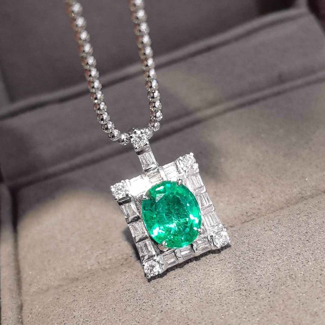 14k Gold 2.2 Ctw Vivid Green Natural Emerald & Diamond Pendant( Without Chain ) - 6