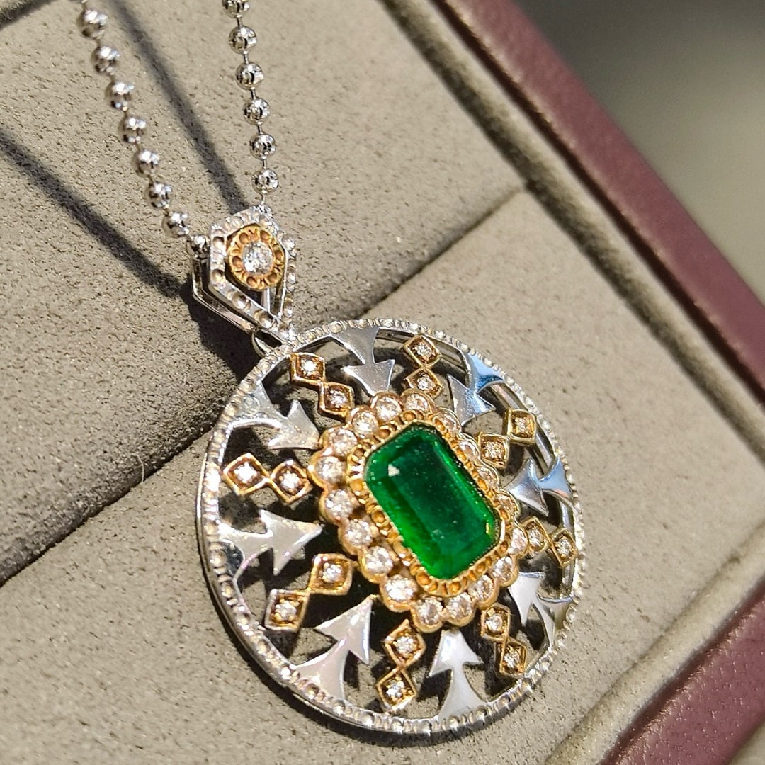 14k Gold 1.85 Ctw Vivid Green Natural Emerald & Diamond Pendant( Without Chain ) - 2