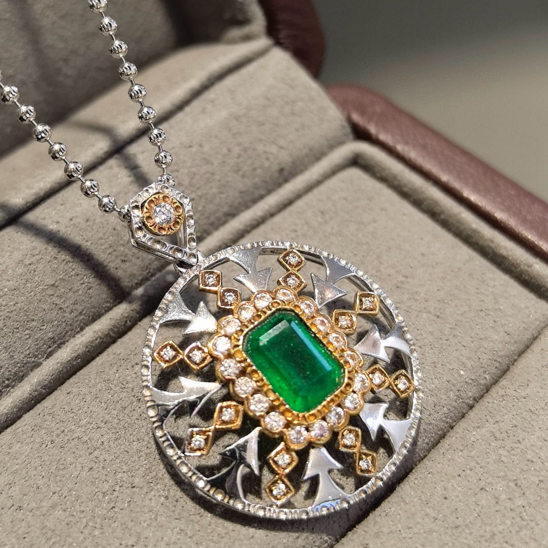 14k Gold 1.85 Ctw Vivid Green Natural Emerald & Diamond Pendant( Without Chain ) - 4