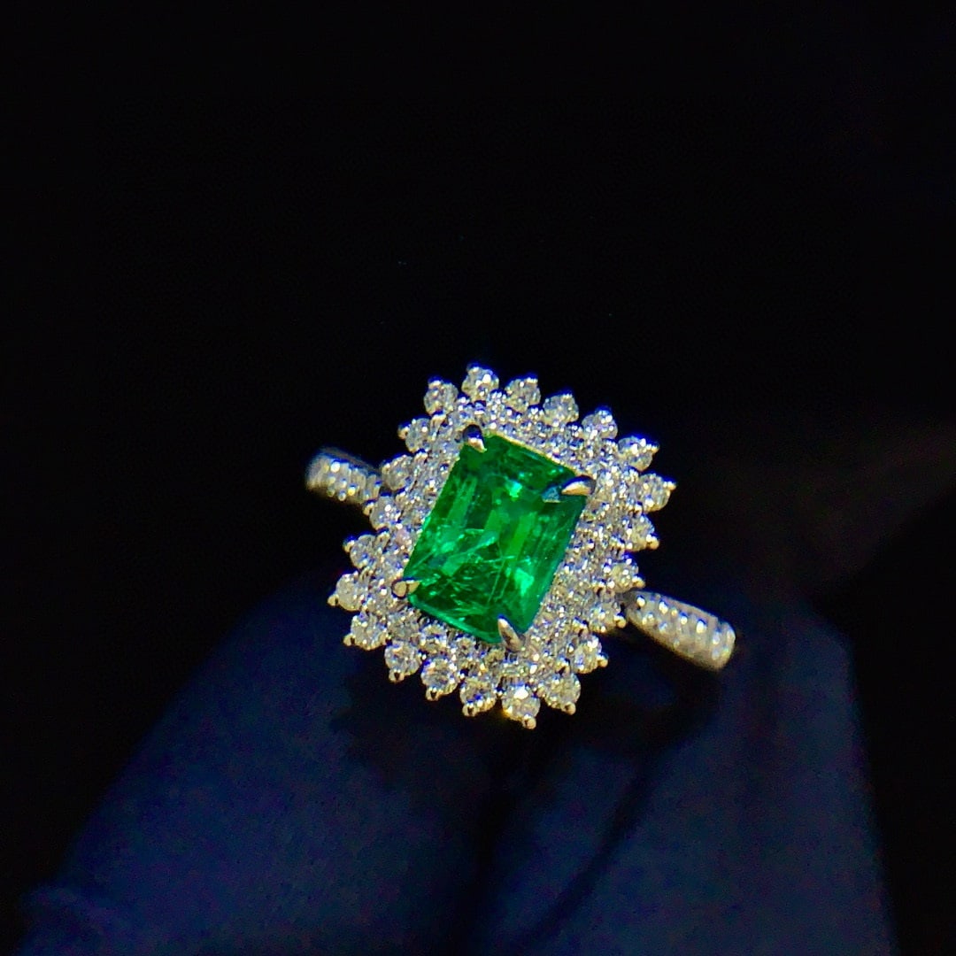 14k Gold 1.44 Ctw Vivid Green Natural Emerald & Diamond Ring - 4
