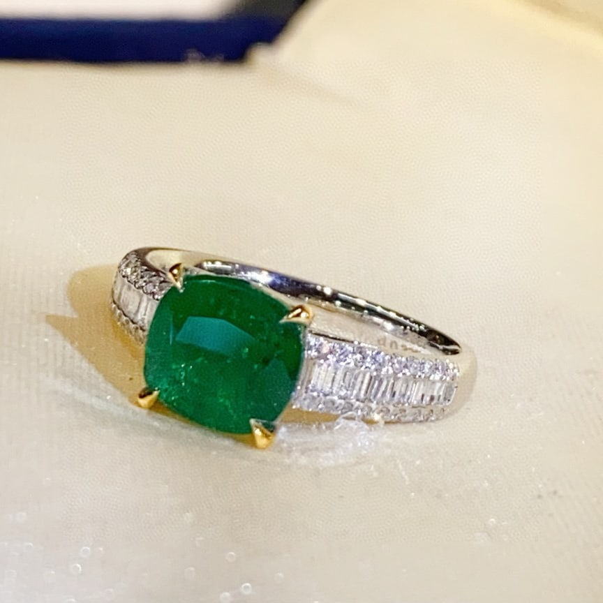 14k Gold 2.61 Ctw Vivid Green Natural Emerald & Diamond Ring - 3