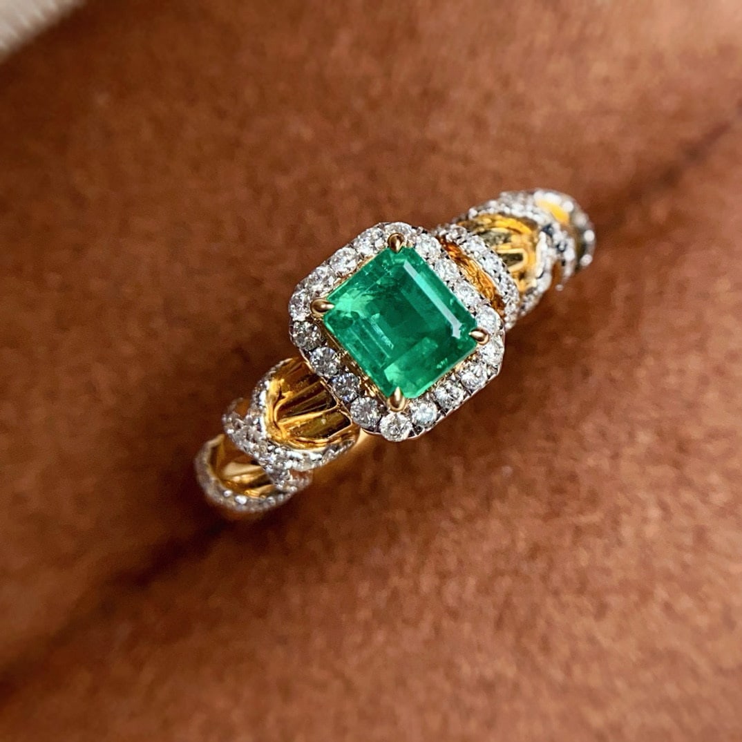 14k Gold 1.03 Ctw Natural Emerald & Diamond Ring: Ref:230958035 // gold content:14k gold // ring size:7. 25us // // main gemstone:emerald // shape:octagonal // carat weight:0. 72ct // color:green // treatment:natural // // adjacent gemstone 2 : diamo