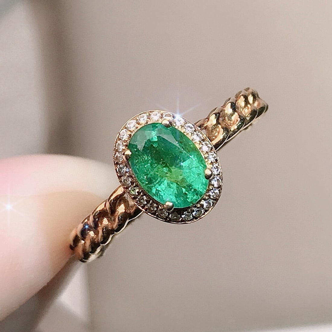 14k Gold 0.85 Ctw Natural Emerald & Diamond Ring - 2