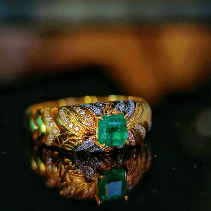 14k Gold 0.6 Ct Natural Emerald & Diamond Ring - 4
