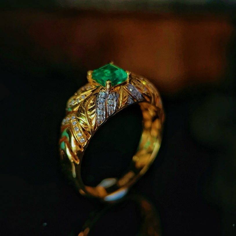 14k Gold 0.6 Ct Natural Emerald & Diamond Ring - 5