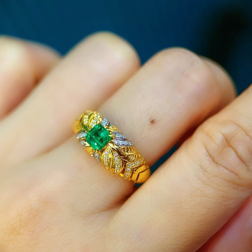 14k Gold 0.6 Ct Natural Emerald & Diamond Ring - 6