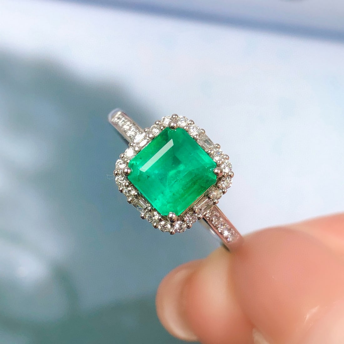 14k Gold 1.33 Ctw Natural Emerald & Diamond Ring: Ref:230958045 // gold content:14k gold // ring size:7. 25us // // main gemstone:emerald // shape:octagonal // carat weight:1. 13ct // color:green // treatment:natural // // adjacent gemstone 2 :