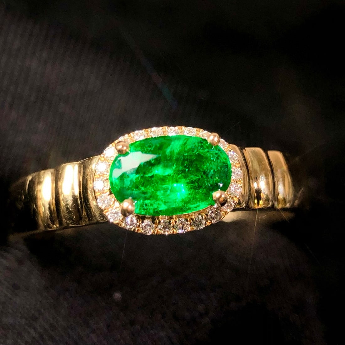 14k Gold 0.59 Ctw Vivid Green Natural Emerald & Diamond Ring - 5