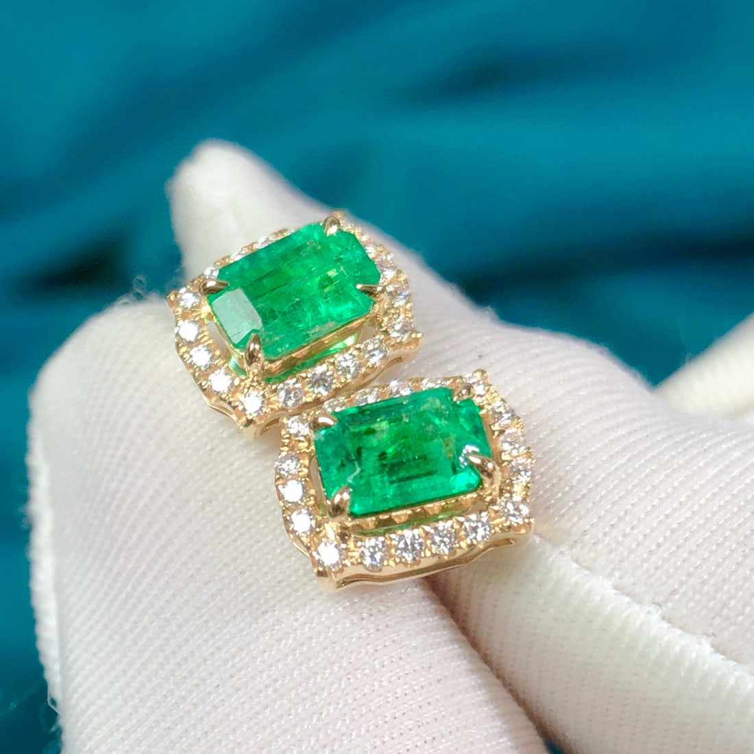 14k Gold 2.77 Ctw Natural Emerald & Diamond Earrings - 3