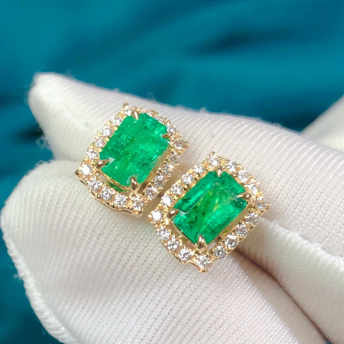 14k Gold 2.77 Ctw Natural Emerald & Diamond Earrings - 4