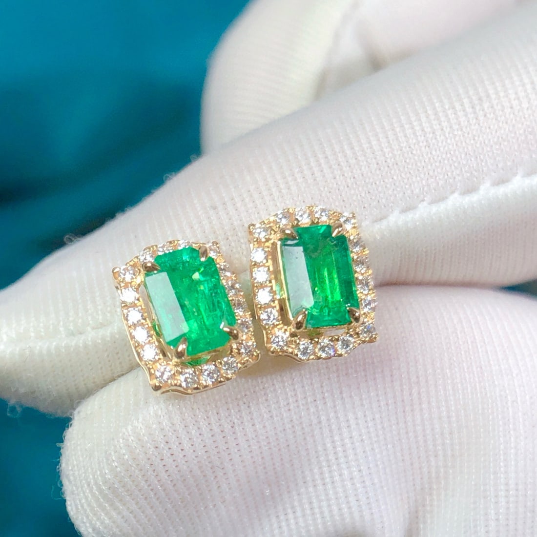 14k Gold 2.77 Ctw Natural Emerald & Diamond Earrings - 6