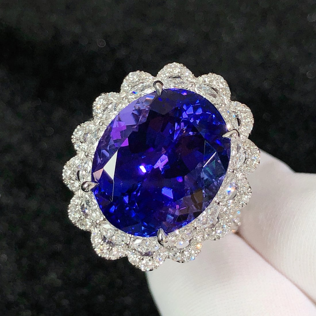 14k Gold 14.10 Ctw Natural Tanzanite & Diamond Ring/pendant( Without Chain ): Ref:230958049 // gold content:14k gold // ring size:7. 25us // // main gemstone:tanzanite // shape:oval // carat weight:12. 58ct // color:blue // treatment:natural // // adjacent gemstone 2 : diamond