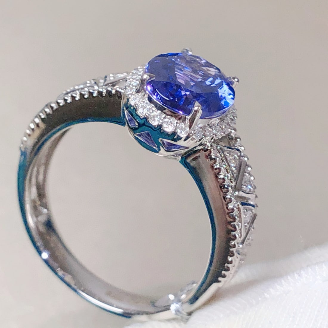 14k Gold 2.46 Ctw Natural Tanzanite & Diamond Ring - 7