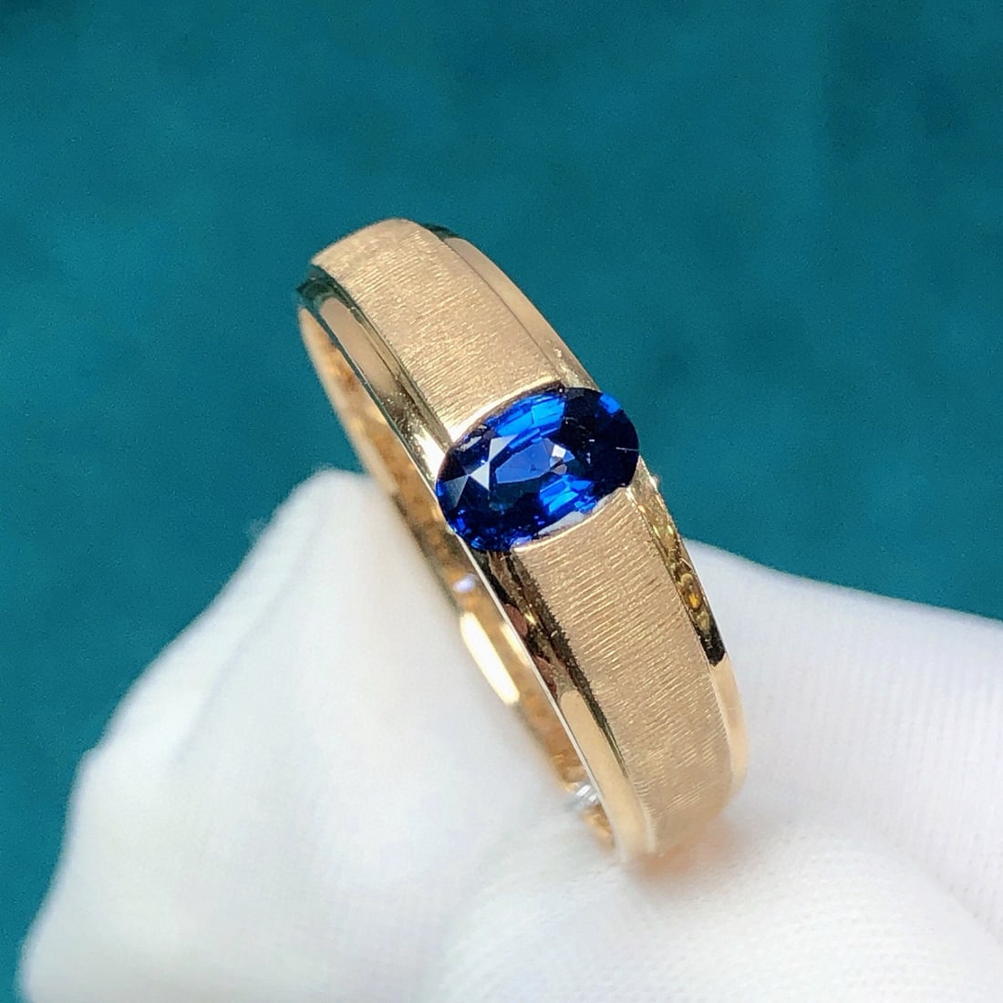 14k Gold 0.36 Ct Vivid Blue Natural Sapphire Ring - 4