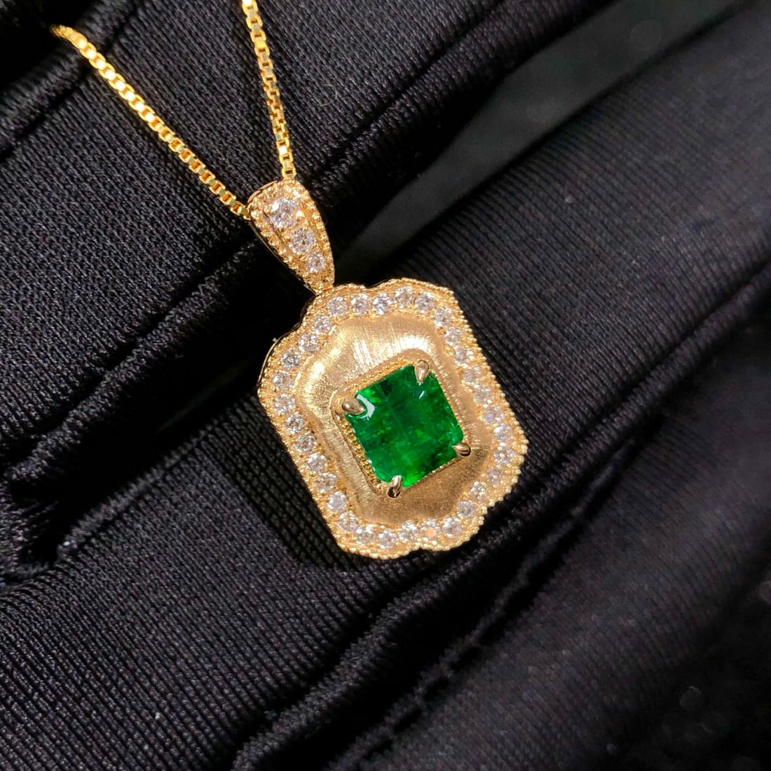 14k Gold 0.88 Ctw Vivid Green Natural Emerald & Diamond Pendant( Without Chain ) - 6