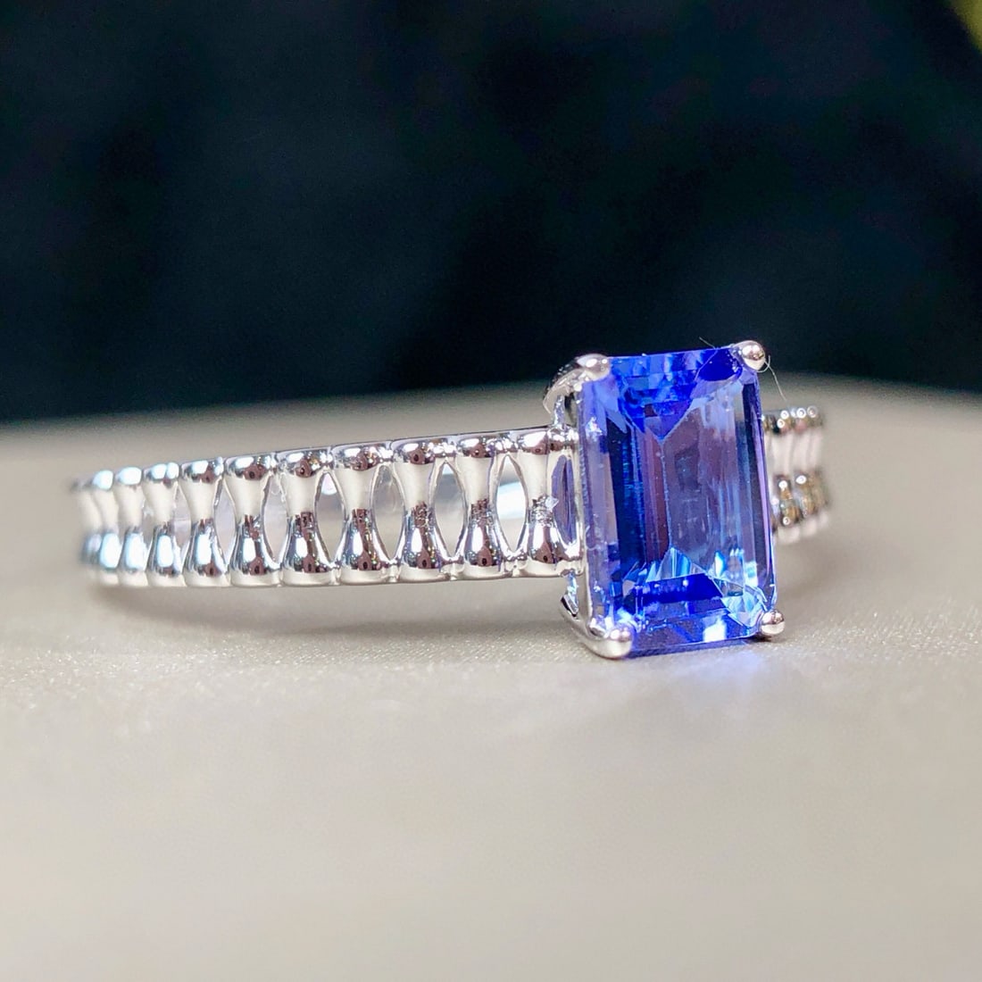 14k Gold 0.62 Ct Natural Tanzanite Ring - 2