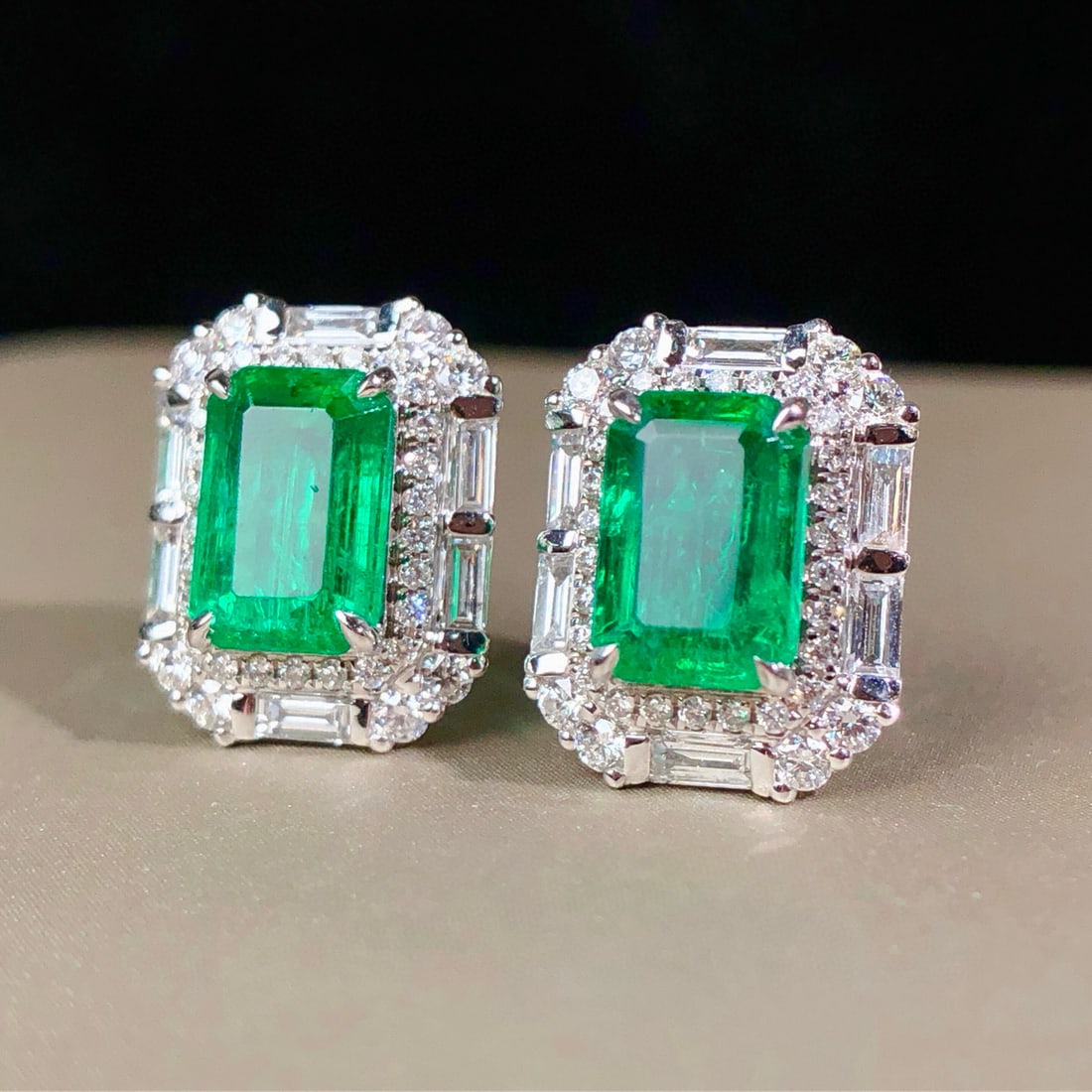 14k Gold 3.08 Ctw Vivid Green Natural Emerald & Diamond Earrings - 2