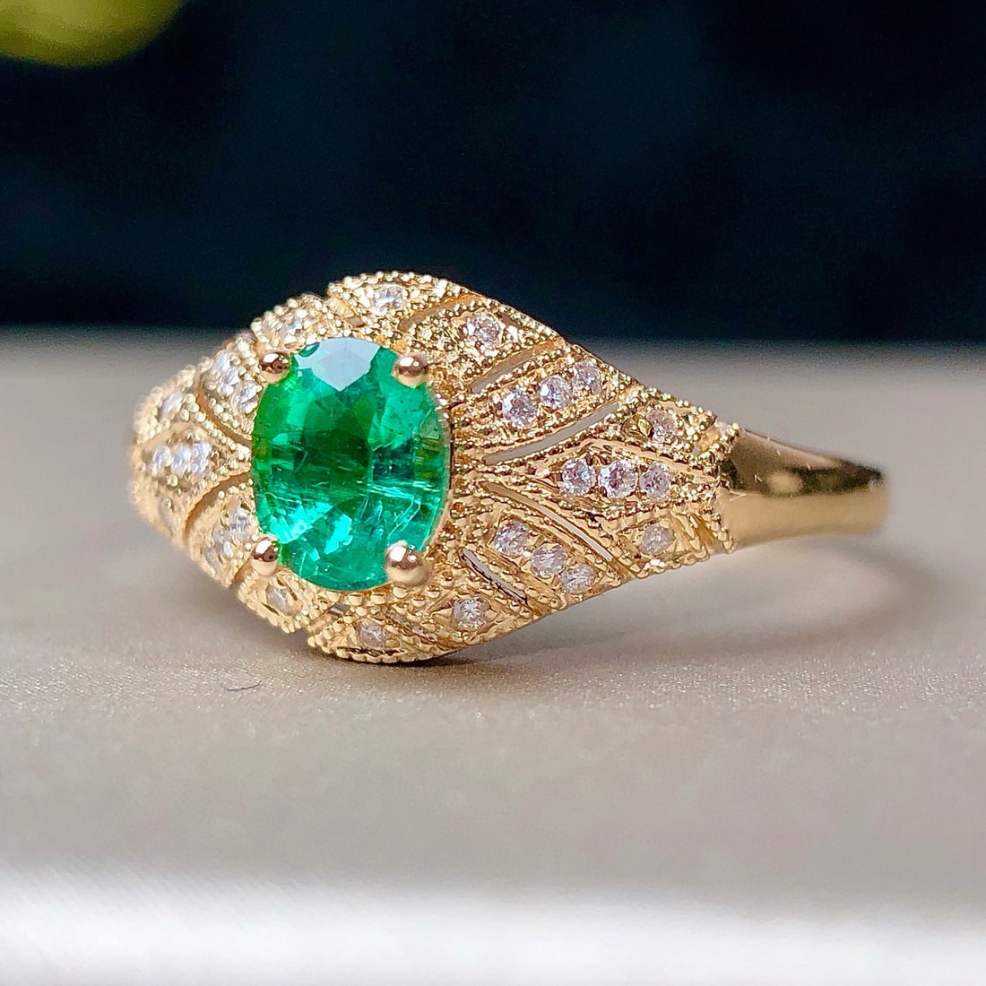 14k Gold 0.47 Ctw Vivid Green Natural Emerald & Diamond Ring - 2