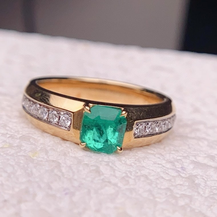 14k Gold 0.99 Ctw Natural Emerald & Diamond Ring: Ref:230958083 // gold content:14k gold // ring size:7. 25us // // main gemstone:emerald // shape:octagonal // carat weight:0. 79ct // color:green // treatment:natural // // adjacent gemstone 2 :