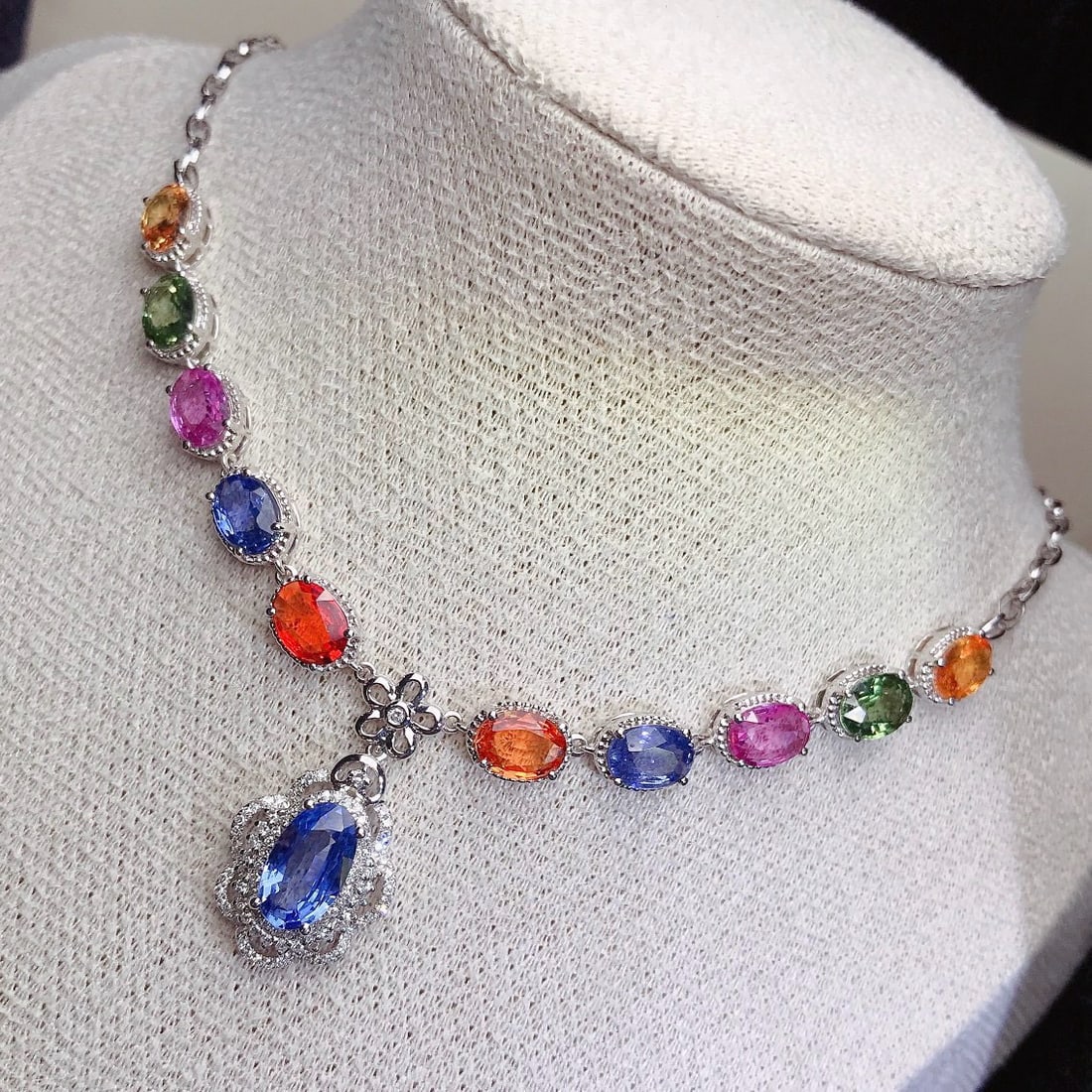 14k Gold 10.1 Ct Natural Sapphire & Diamond Necklace - 2