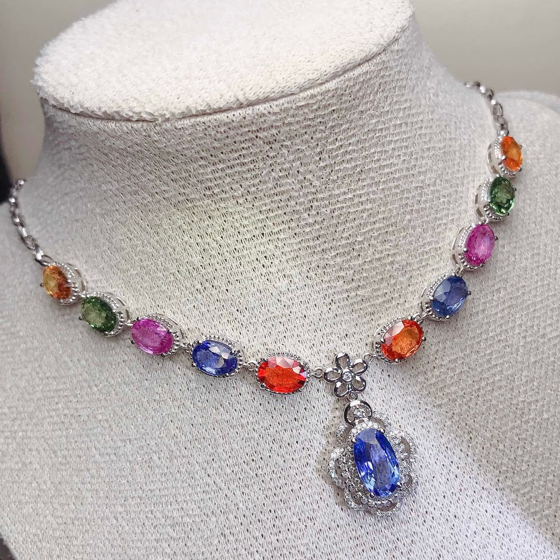 14k Gold 10.1 Ct Natural Sapphire & Diamond Necklace - 3