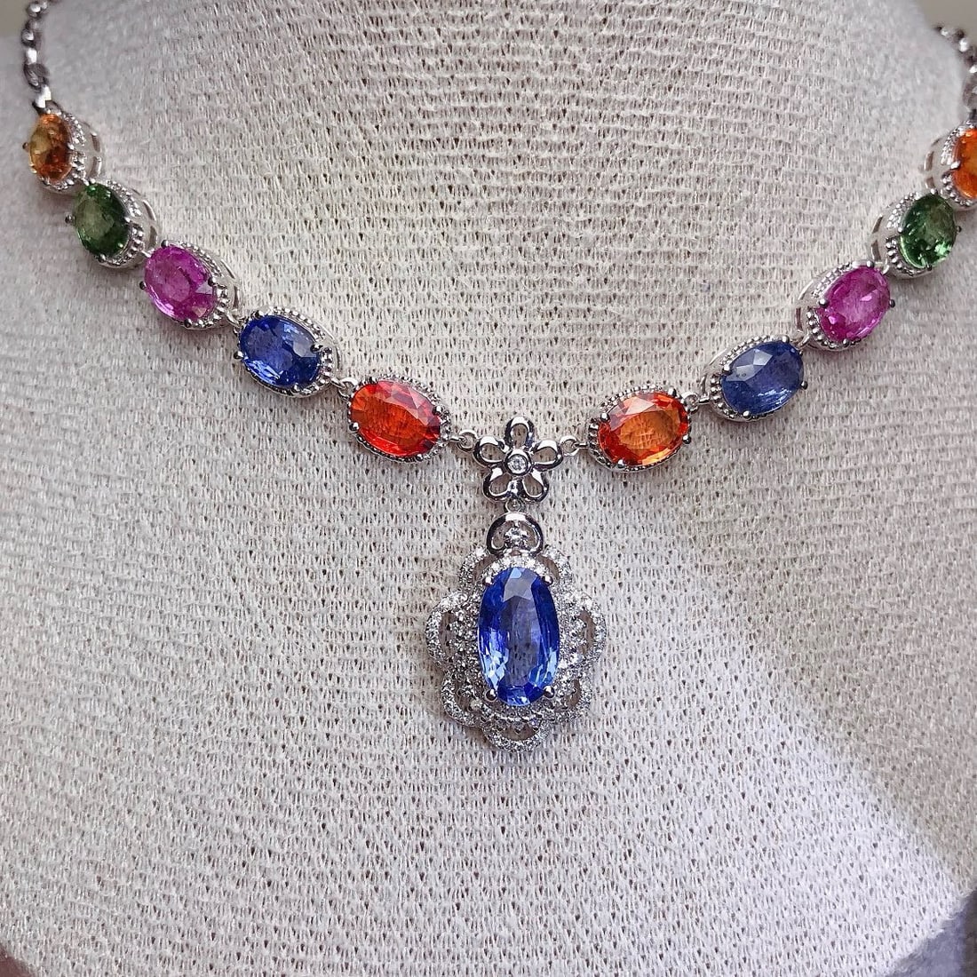 14k Gold 10.1 Ct Natural Sapphire & Diamond Necklace - 4