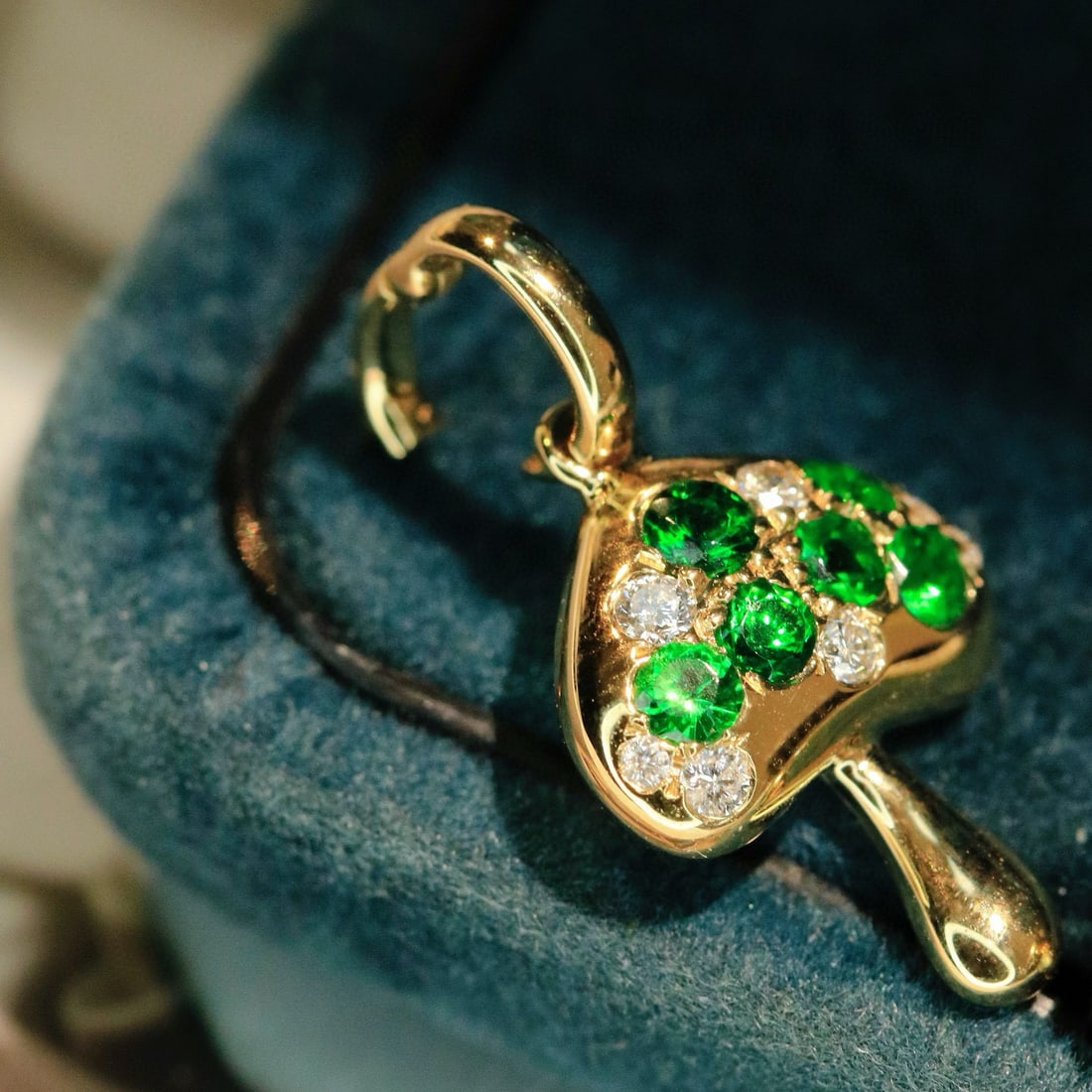 14k Gold 0.41 Ctw Vivid Green Natural Tsavorite & Diamond Pendant( Without Chain ) - 2