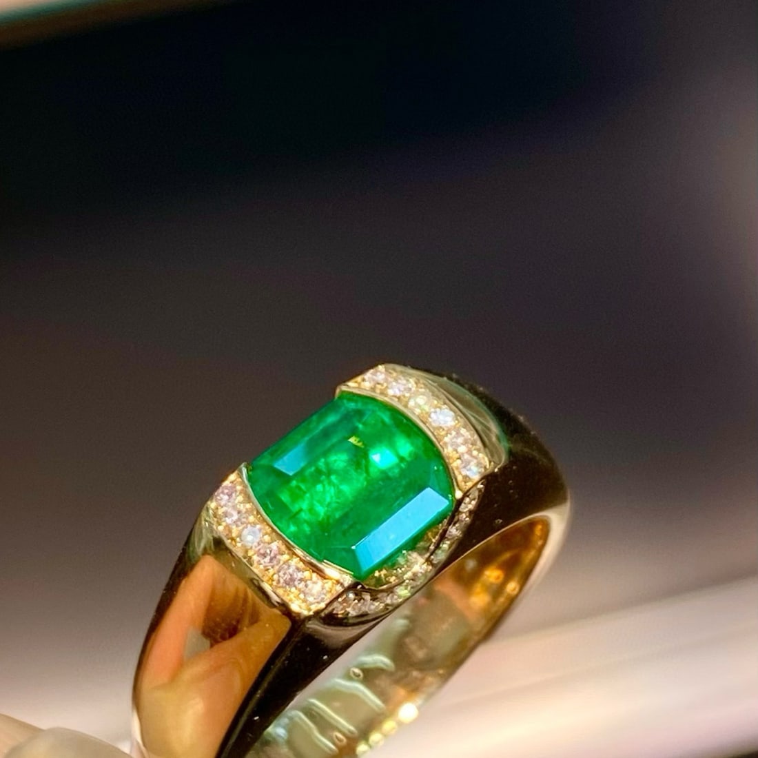 14k Gold 1.78 Ct Vivid Green Natural Emerald & Diamond Ring - 2