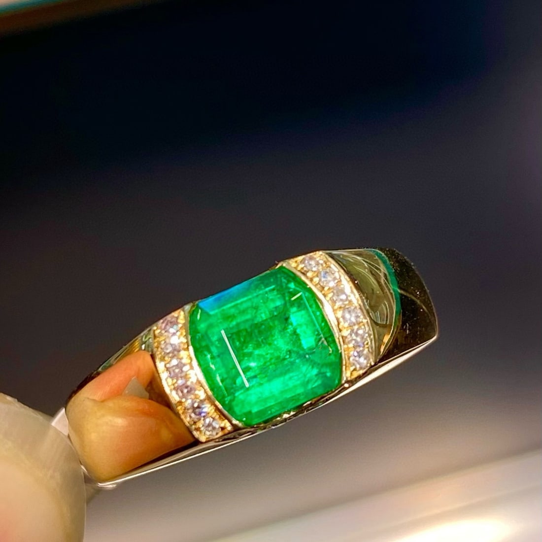 14k Gold 1.78 Ct Vivid Green Natural Emerald & Diamond Ring - 3