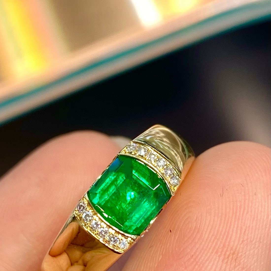 14k Gold 1.78 Ct Vivid Green Natural Emerald & Diamond Ring - 4