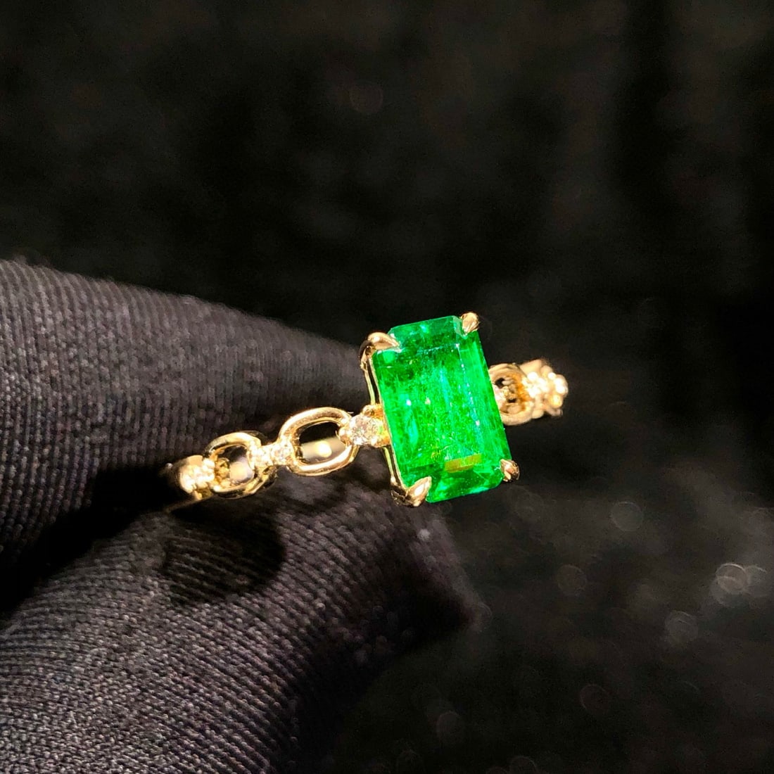 14k Gold 1.02 Ctw Vivid Green Natural Emerald & Diamond Ring - 2