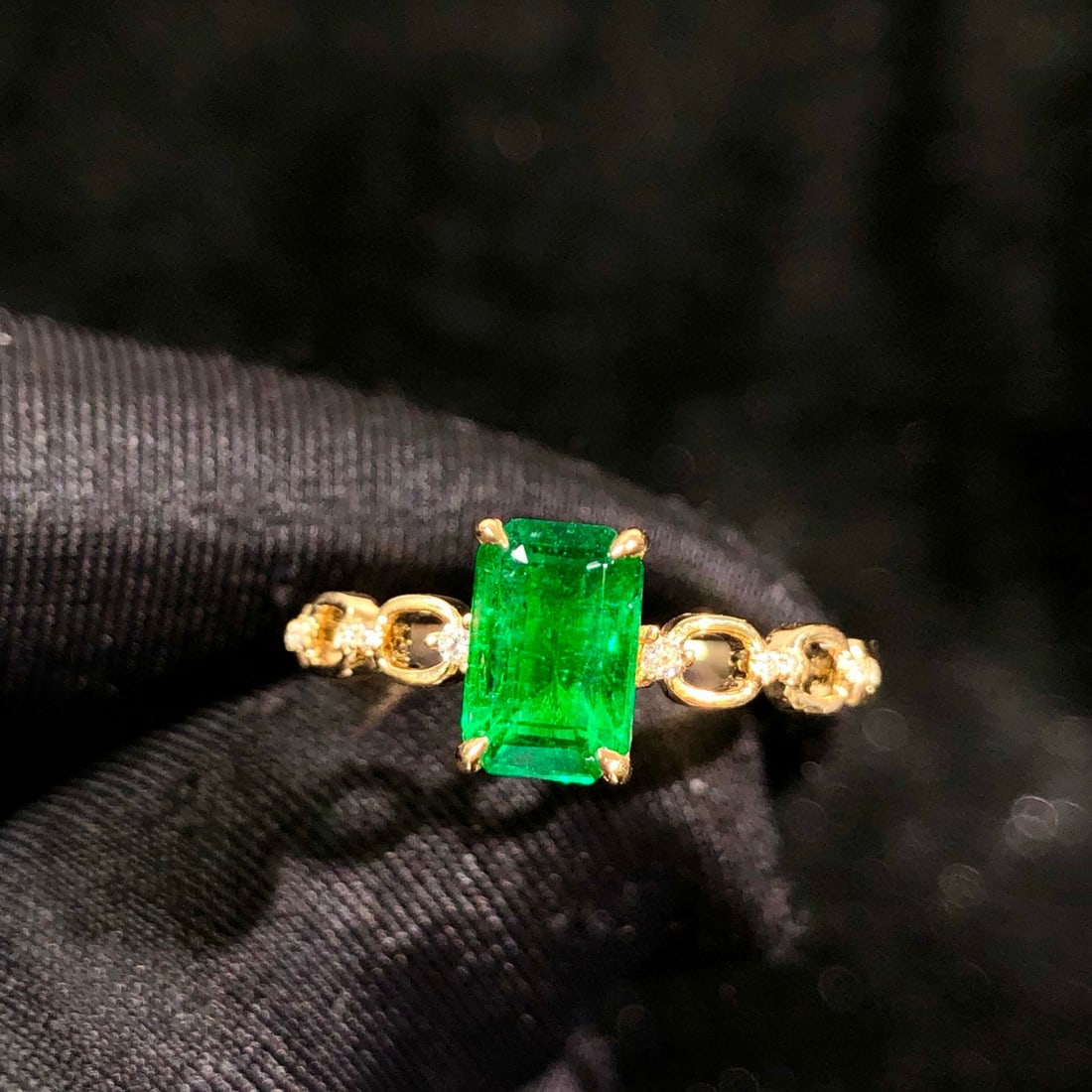 14k Gold 1.02 Ctw Vivid Green Natural Emerald & Diamond Ring - 3