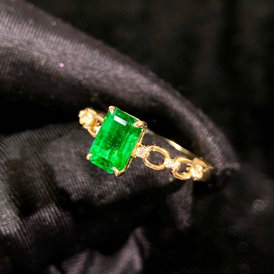 14k Gold 1.02 Ctw Vivid Green Natural Emerald & Diamond Ring - 4