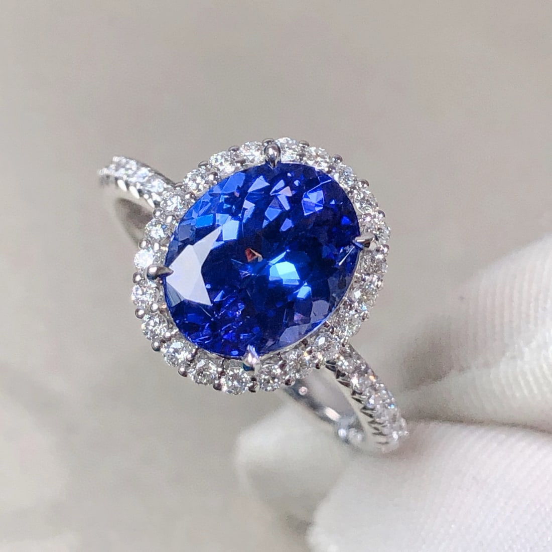 14k Gold 2.84 Ctw Natural Tanzanite & Diamond Ring - 4