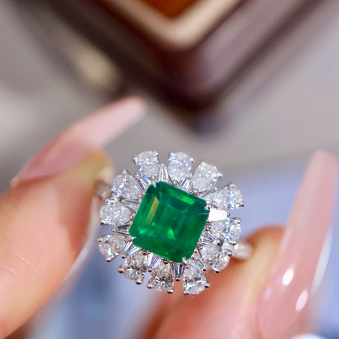 14k Gold 2.75 Ctw Vivid Green Natural Emerald & Diamond Ring - 2