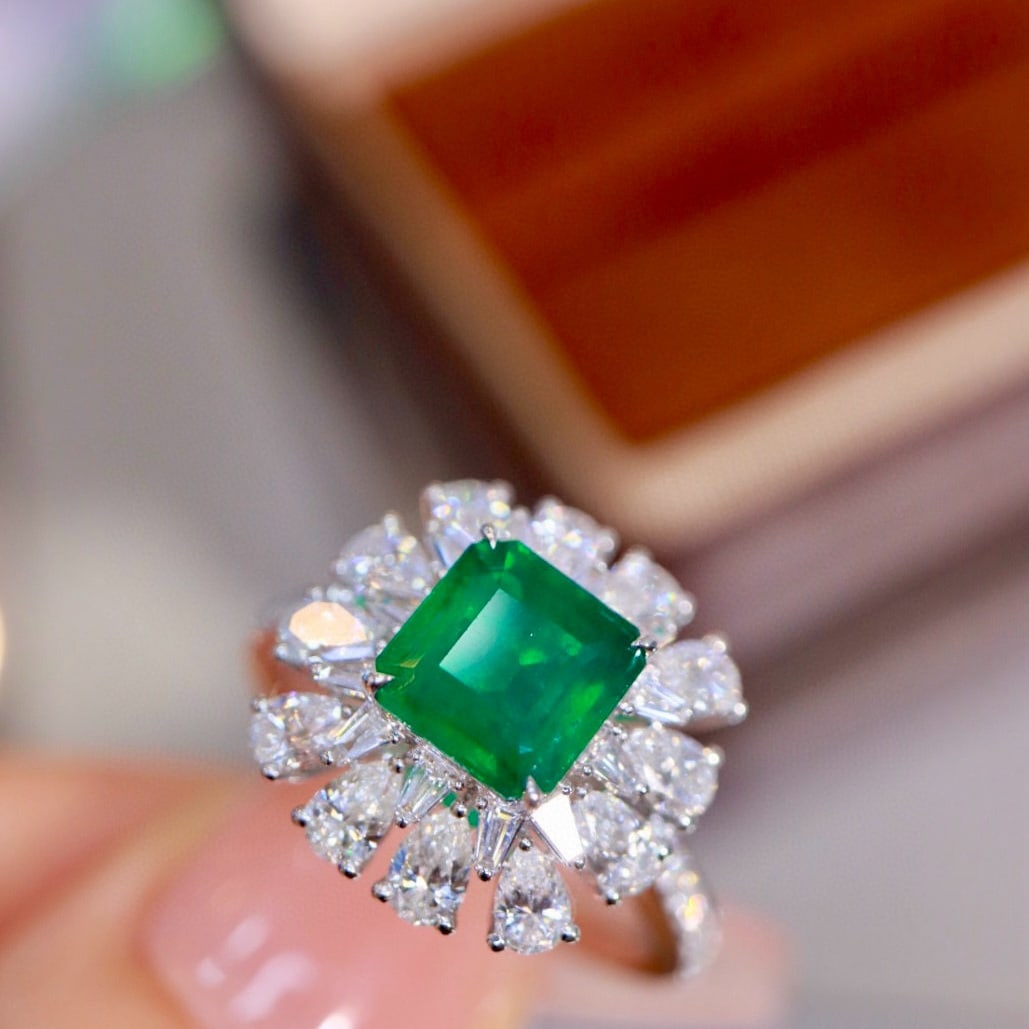 14k Gold 2.75 Ctw Vivid Green Natural Emerald & Diamond Ring - 5