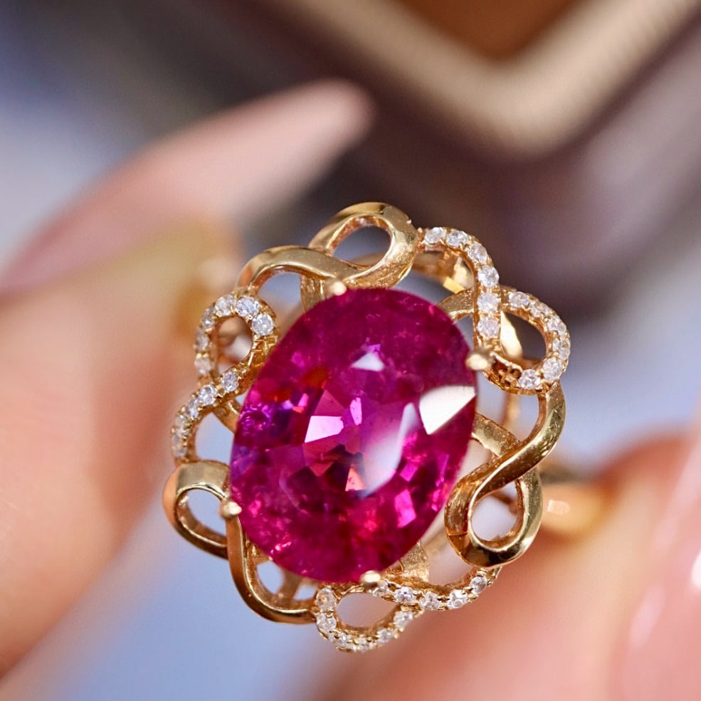 14k Gold 3.03 Ctw Natural Tourmaline & Diamond Ring: Ref:230958120 // gold content:14k gold // ring size:7. 25us // // main gemstone:tourmaline // shape:oval // carat weight:2. 90ct // color:red // treatment:natural // // adjacent gemstone 2 : diamond /