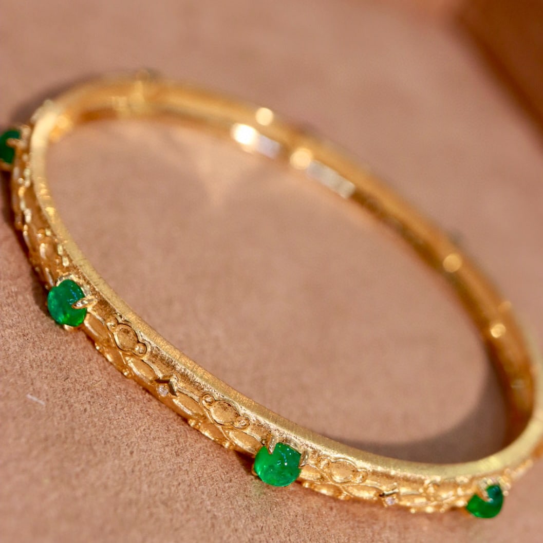 14k Gold 2.94 Ctw Natural Emerald & Diamond Bangle - 4