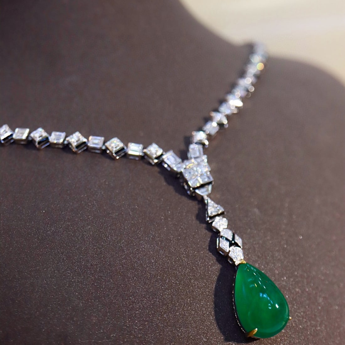 14k Gold 16.40 Ctw Vivid Green Natural Emerald & Diamond Necklace - 2