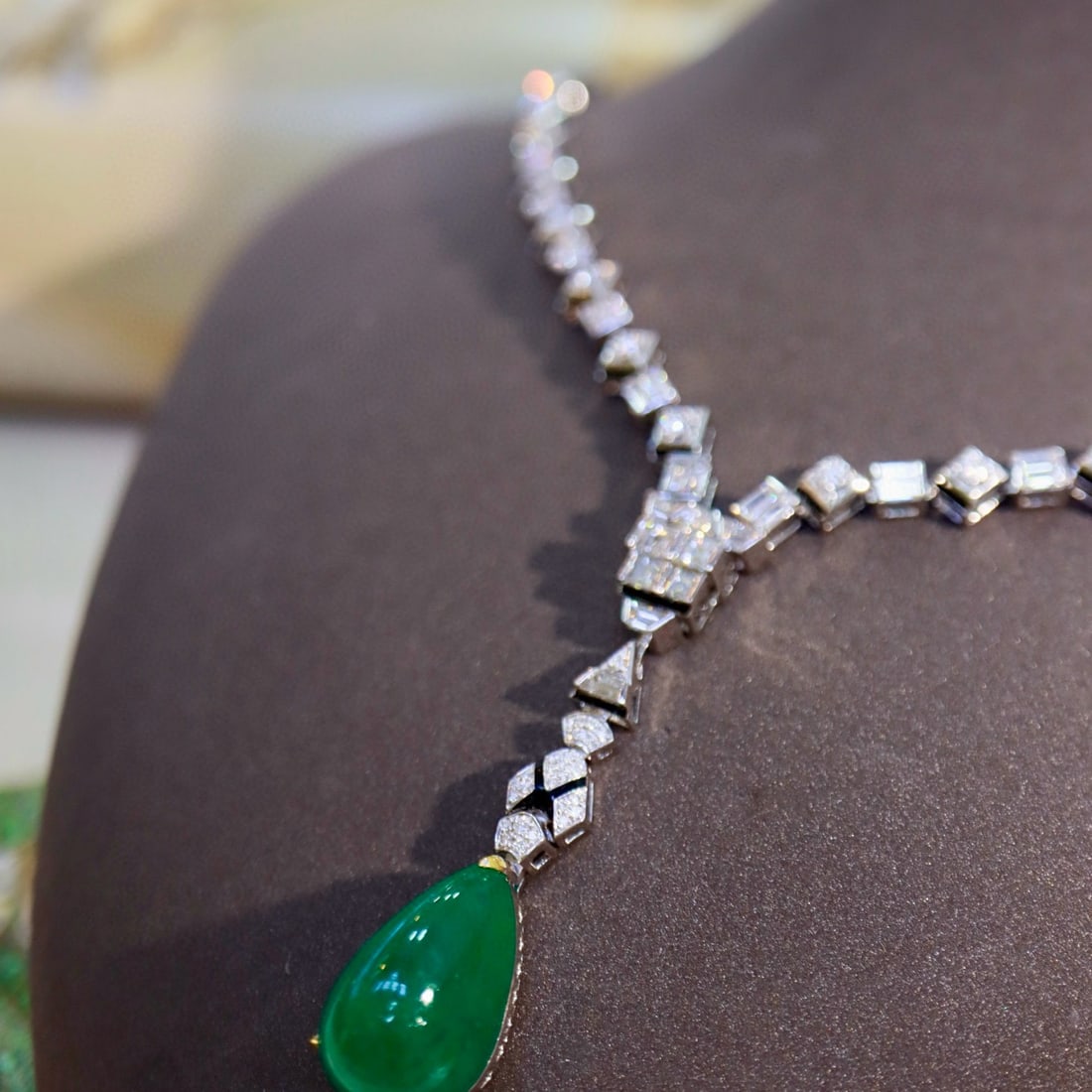 14k Gold 16.40 Ctw Vivid Green Natural Emerald & Diamond Necklace - 3