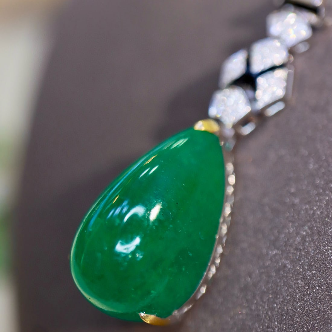 14k Gold 16.40 Ctw Vivid Green Natural Emerald & Diamond Necklace - 7