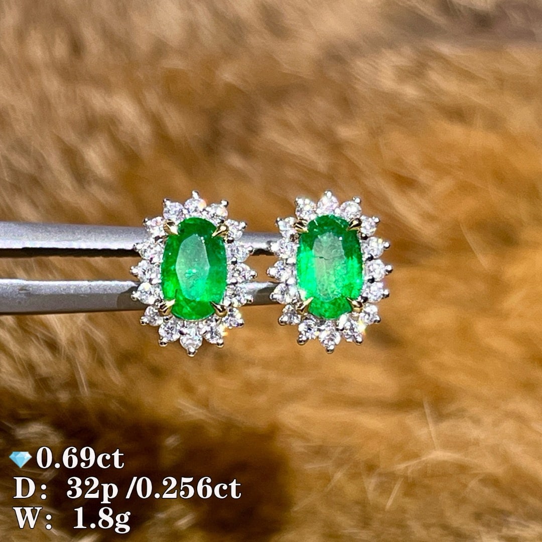 14k Gold 0.94 Ctw Vivid Green Natural Emerald & Diamond Earrings: Ref:230958132 // gold content:14k gold // main gemstone:emerald // shape:oval // carat weight:0. 69ct // color:vivid green // treatment:natural // // adjacent gemstone 2 : diamond // number of