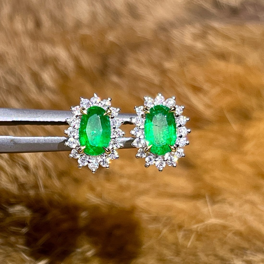 14k Gold 0.94 Ctw Vivid Green Natural Emerald & Diamond Earrings - 2